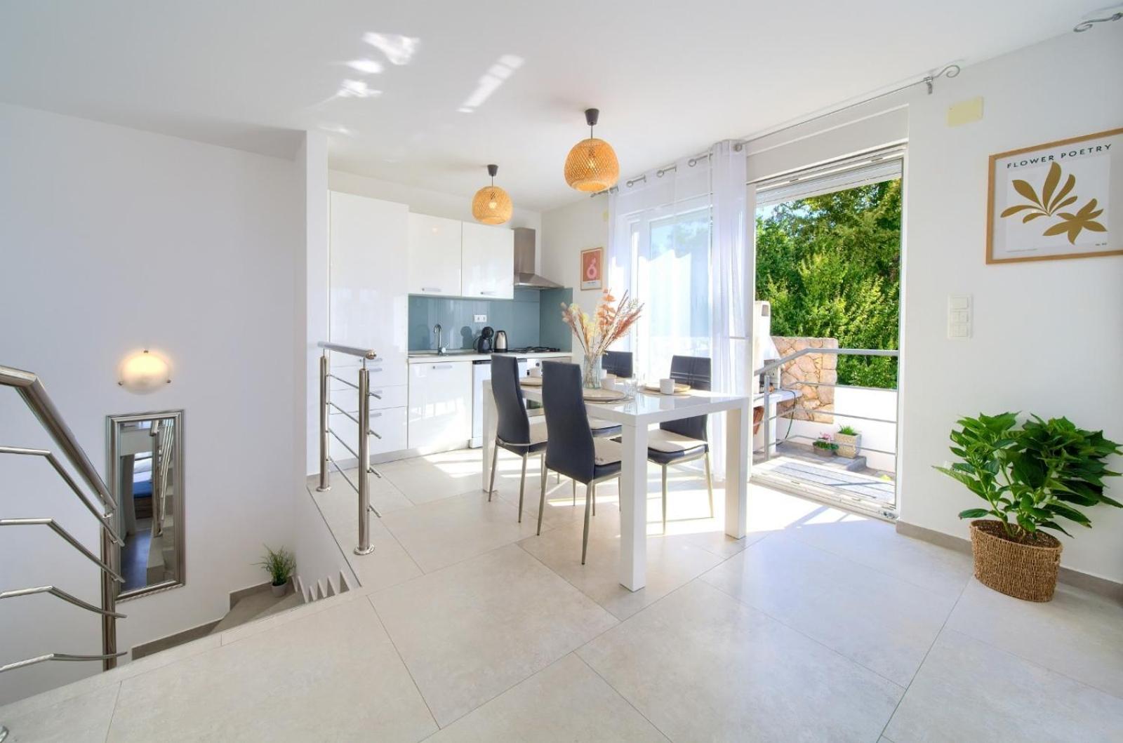 Apartment Sasso Bianco With The Private Pool Njivice Exterior foto